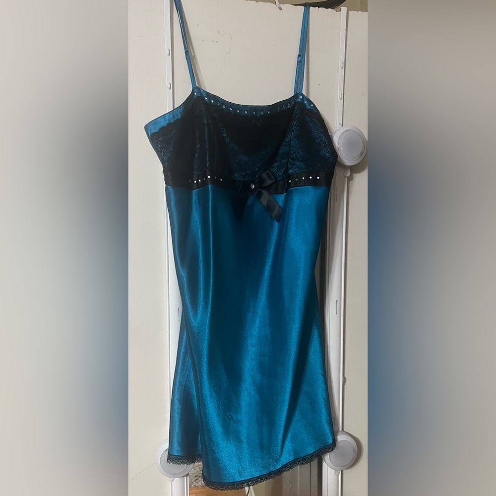 Like New: Morgan Taylor Intimates Nightgown (Pairs well with robe)